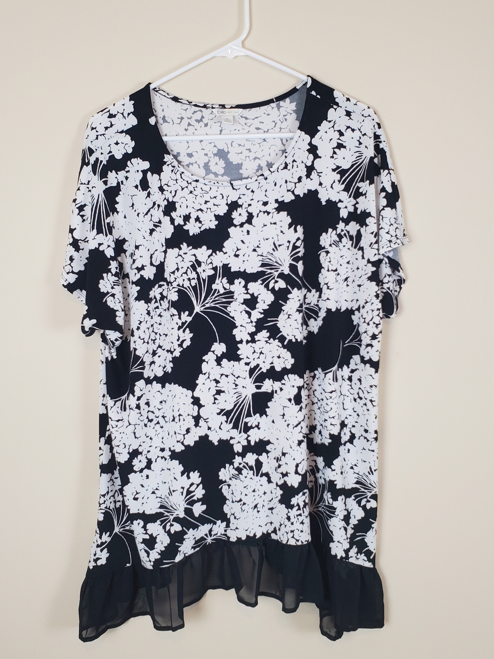 Cato Floral Black & White Asymmetrical BlouseSixe XL